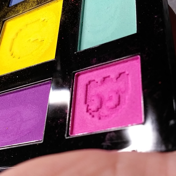 Wet N Wild x Pac-Man Game Over palette Limited Edition - Picture 7 of 8